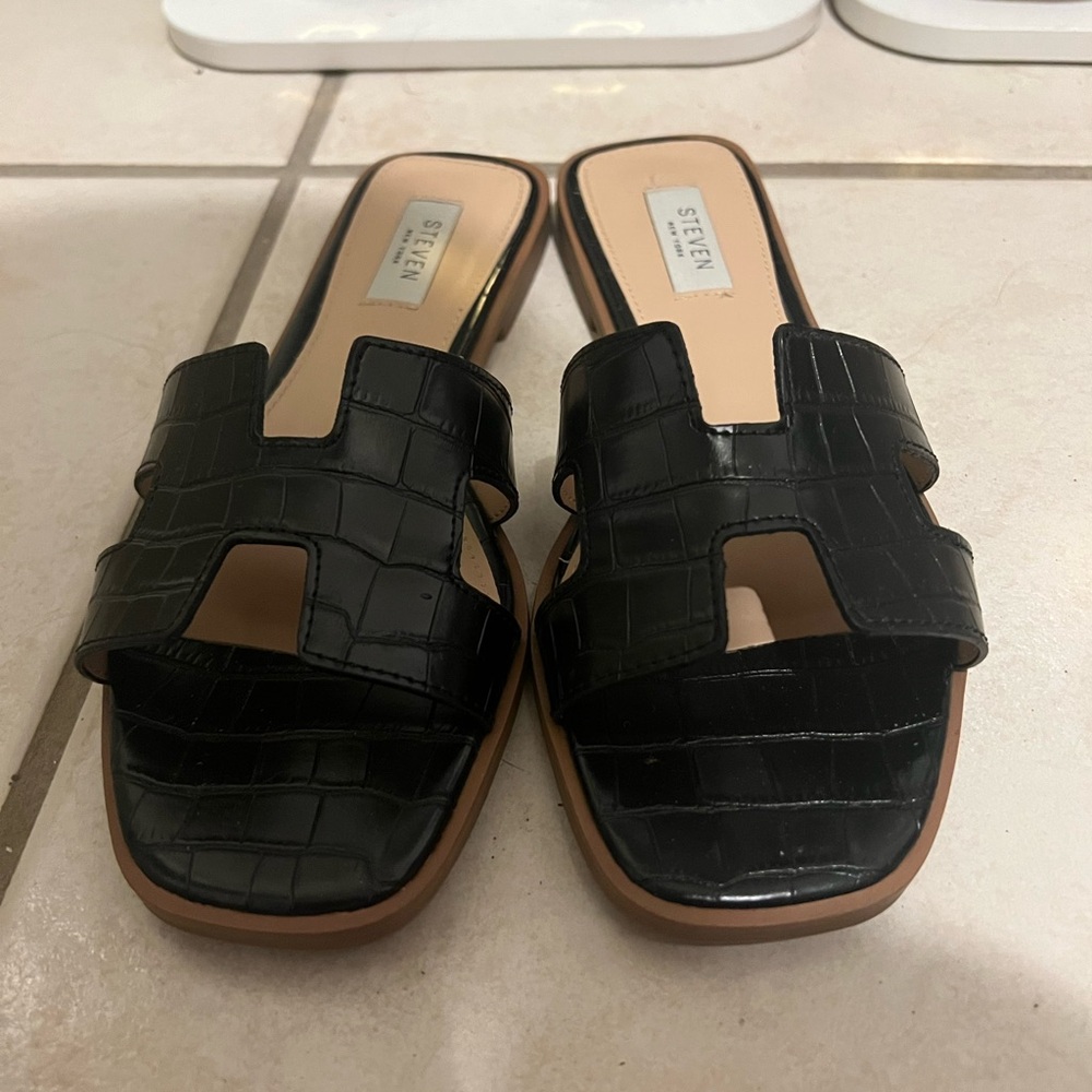 Steve Madden Black Croc-Embossed Sandals